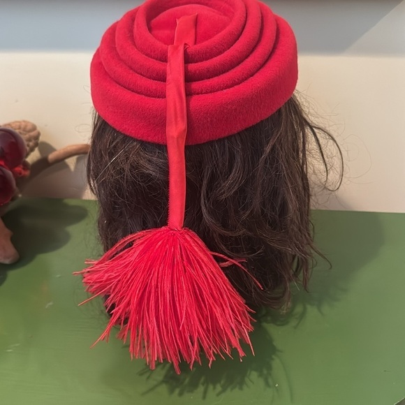 Burdines Vintage red wool hat withh red feathers - Picture 3 of 7